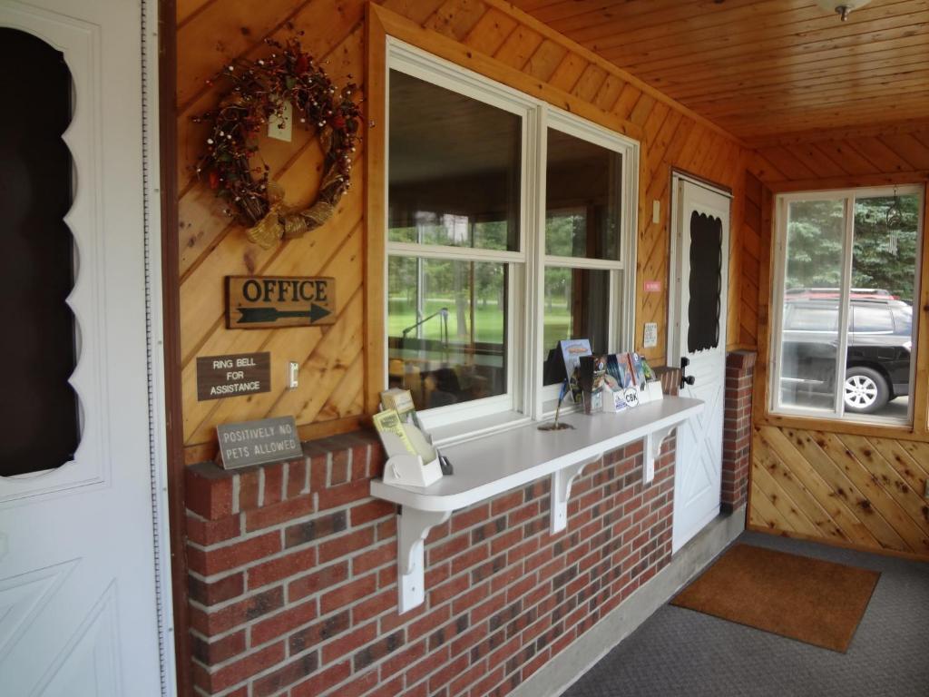 Sullivan Trail Inn & Suites Pocono Lake Zewnętrze zdjęcie