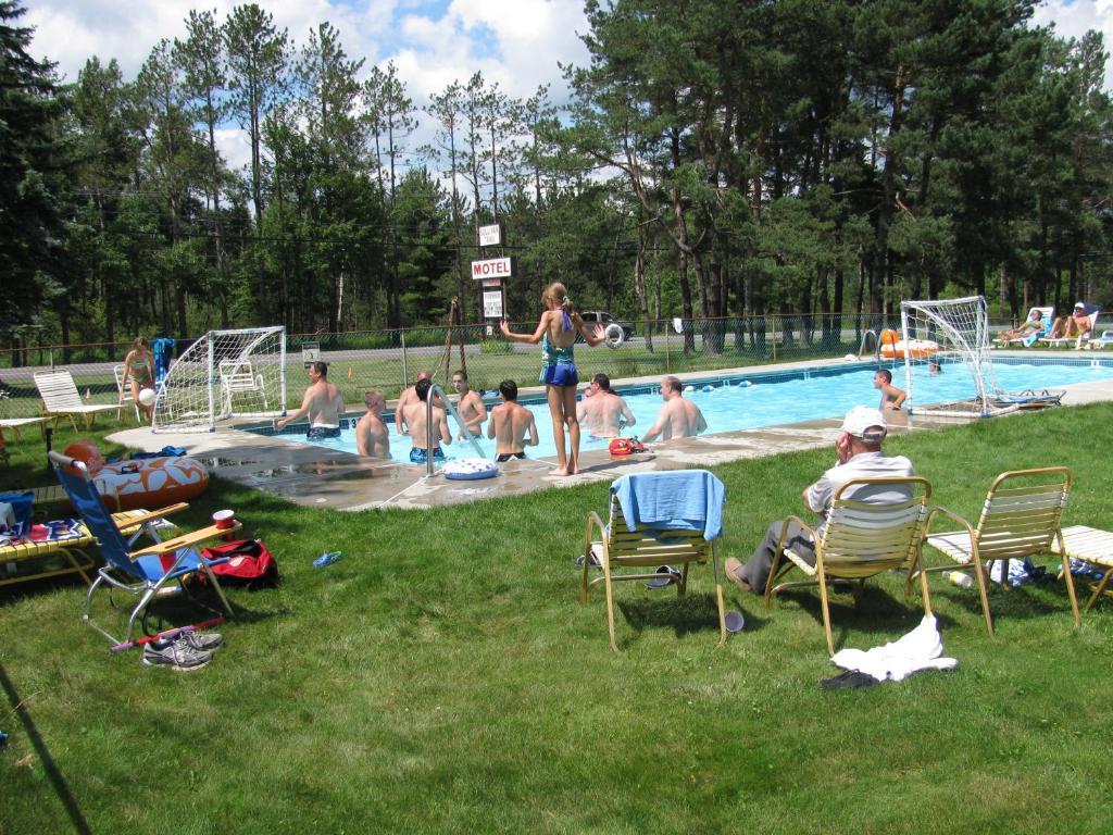 Sullivan Trail Inn & Suites Pocono Lake Zewnętrze zdjęcie