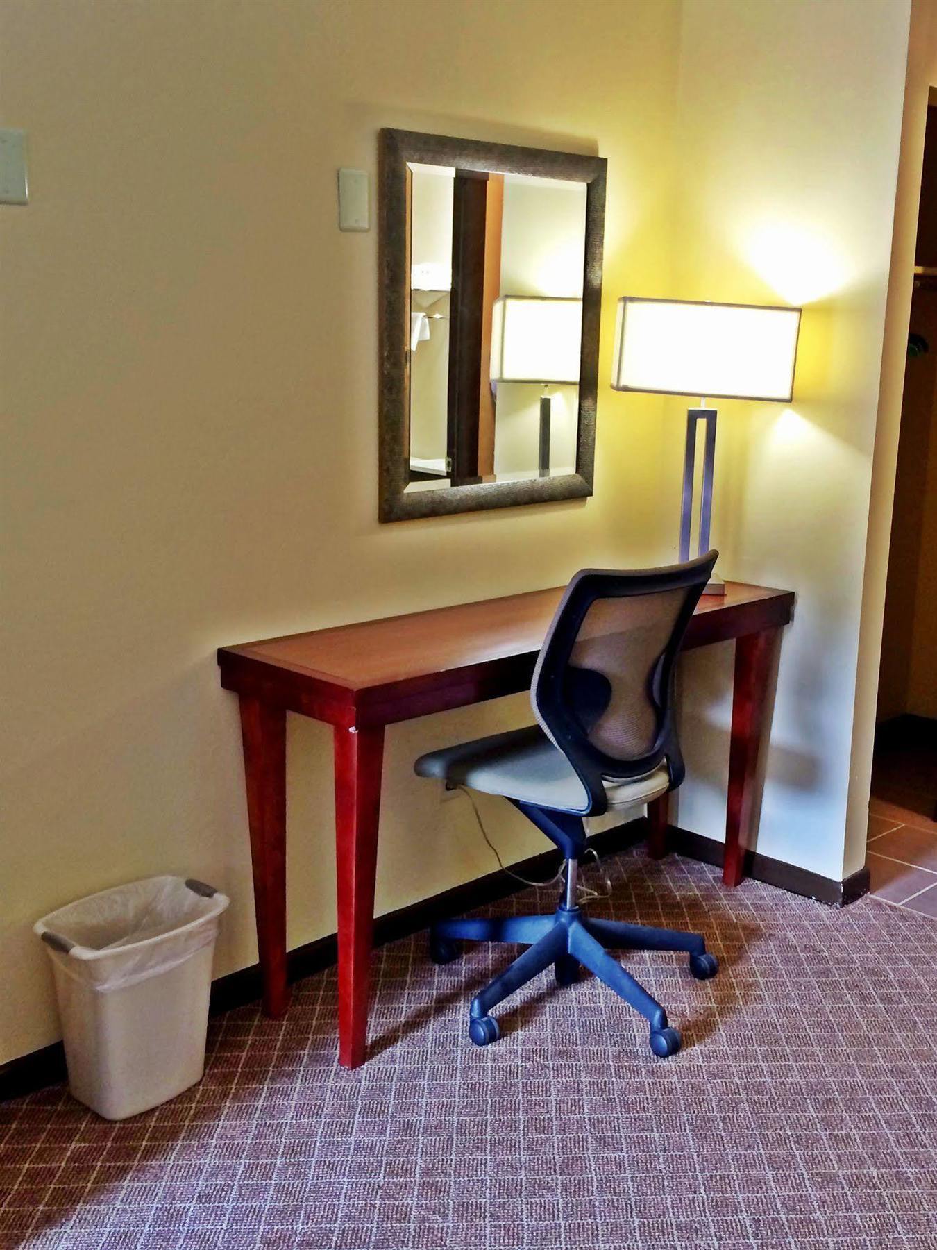 Sullivan Trail Inn & Suites Pocono Lake Zewnętrze zdjęcie