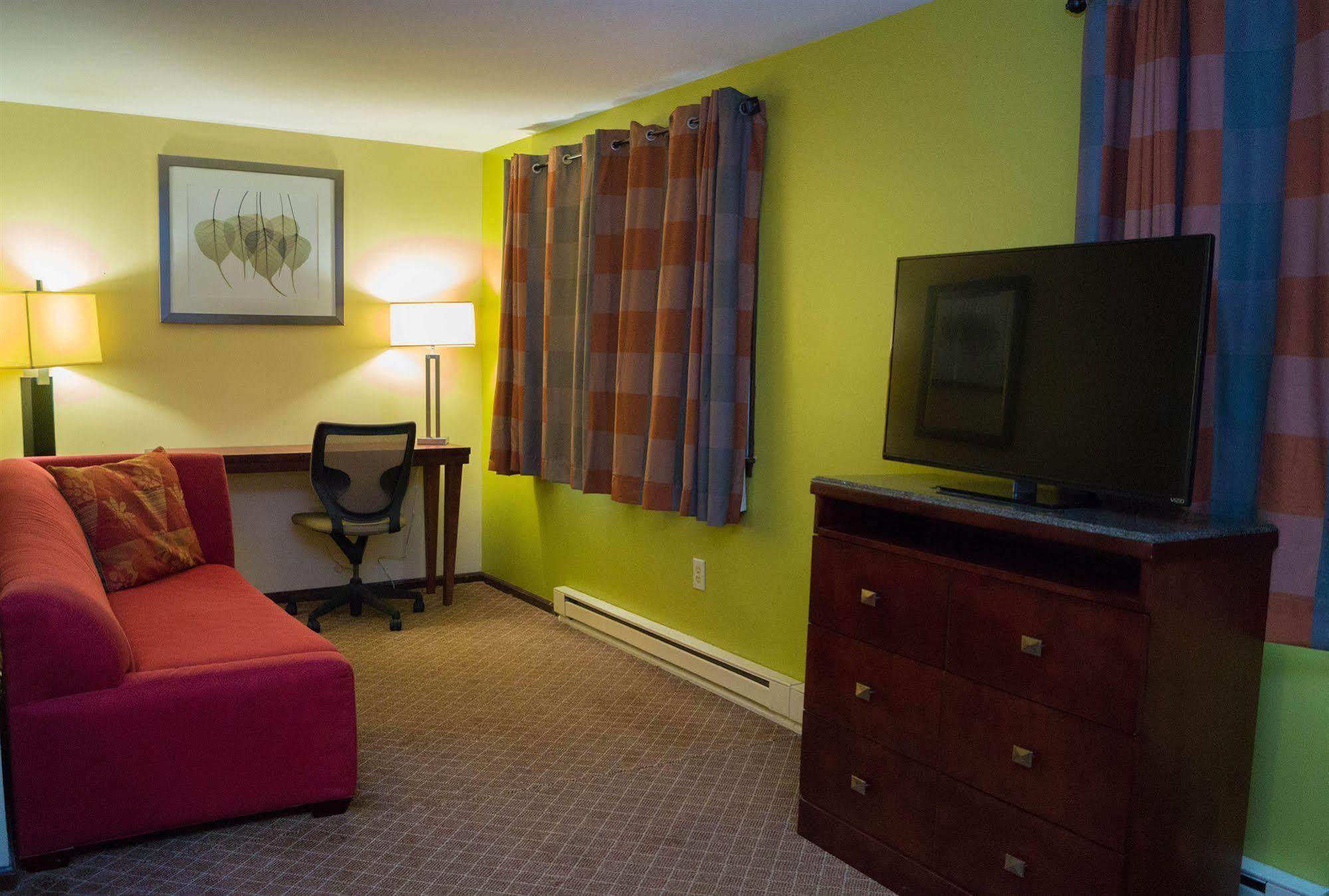 Sullivan Trail Inn & Suites Pocono Lake Zewnętrze zdjęcie