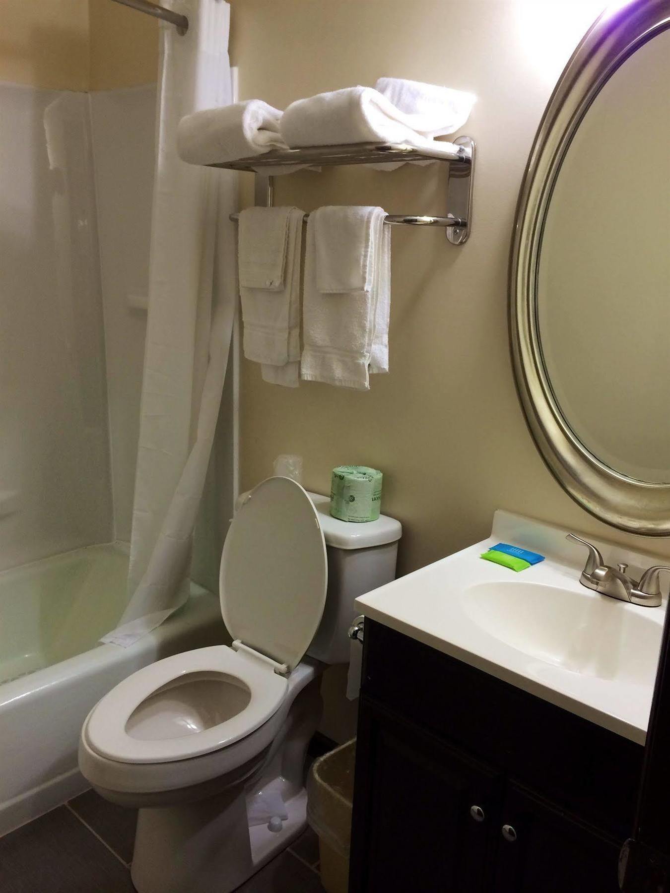 Sullivan Trail Inn & Suites Pocono Lake Zewnętrze zdjęcie