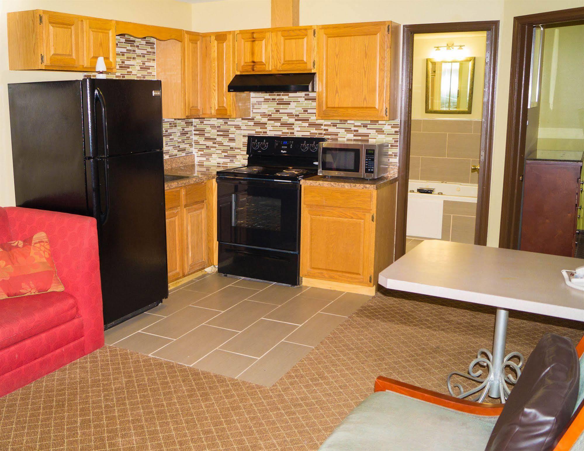 Sullivan Trail Inn & Suites Pocono Lake Zewnętrze zdjęcie