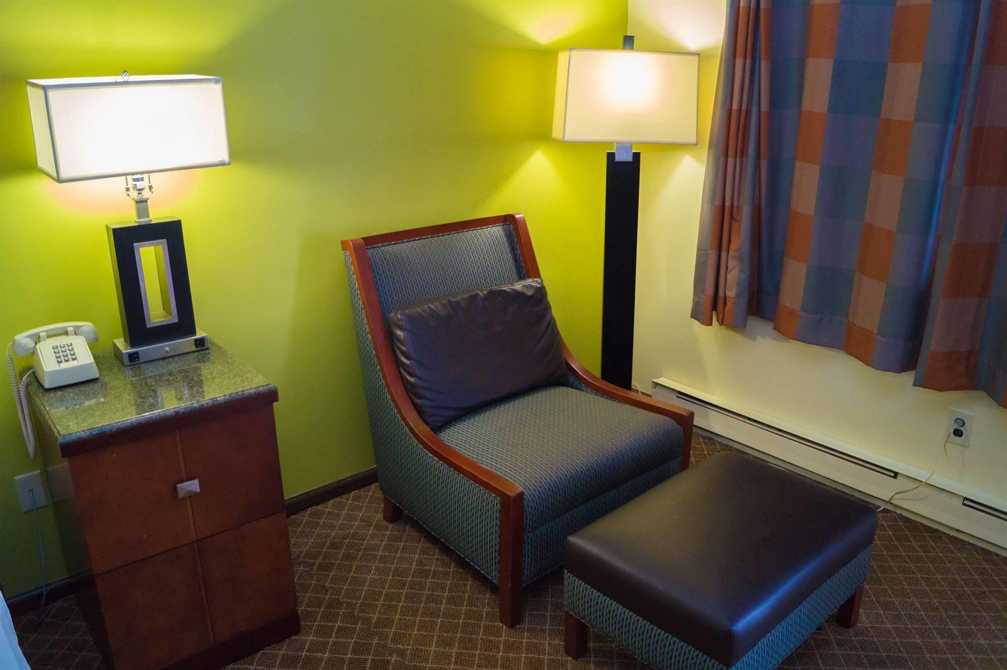 Sullivan Trail Inn & Suites Pocono Lake Zewnętrze zdjęcie